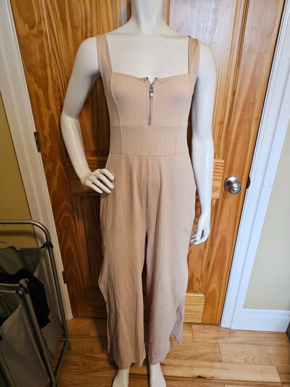 💛 11. Guess Size Medium Jumpsuit